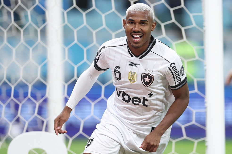 vasco-ja-se-acertou-com-cuiabano-e-tenta-liberacao-do-nottingham-forest