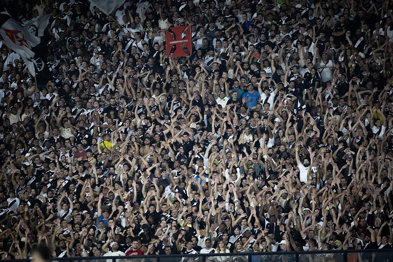 imagem-mostra-faixa-da-torcida-vasmangueira-na-sapucai