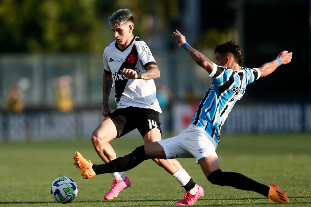 ex-vasco,-orellano-marcou-um-golaco-em-sua-estreia-pelo-time-mexicano