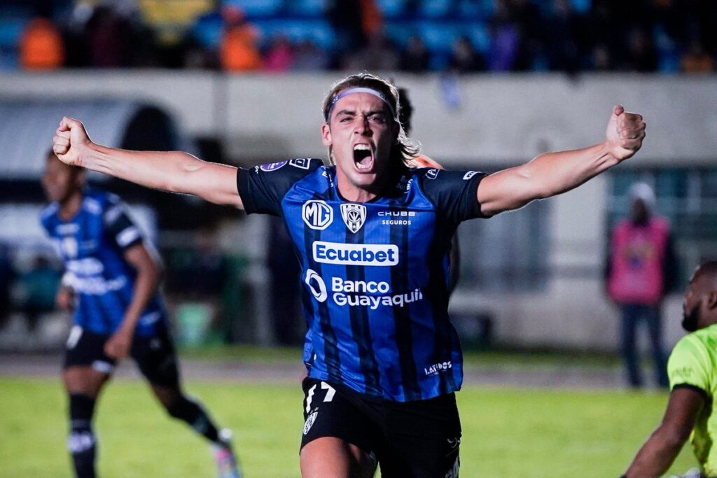 vasco-esta-por-detalhes-de-fechar-a-contratacao-de-claudio-spinelli