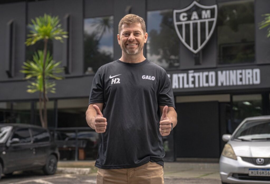 ex-vasco,-rafael-paiva-e-o-novo-tecnico-do-sub-17-do-atletico-mg