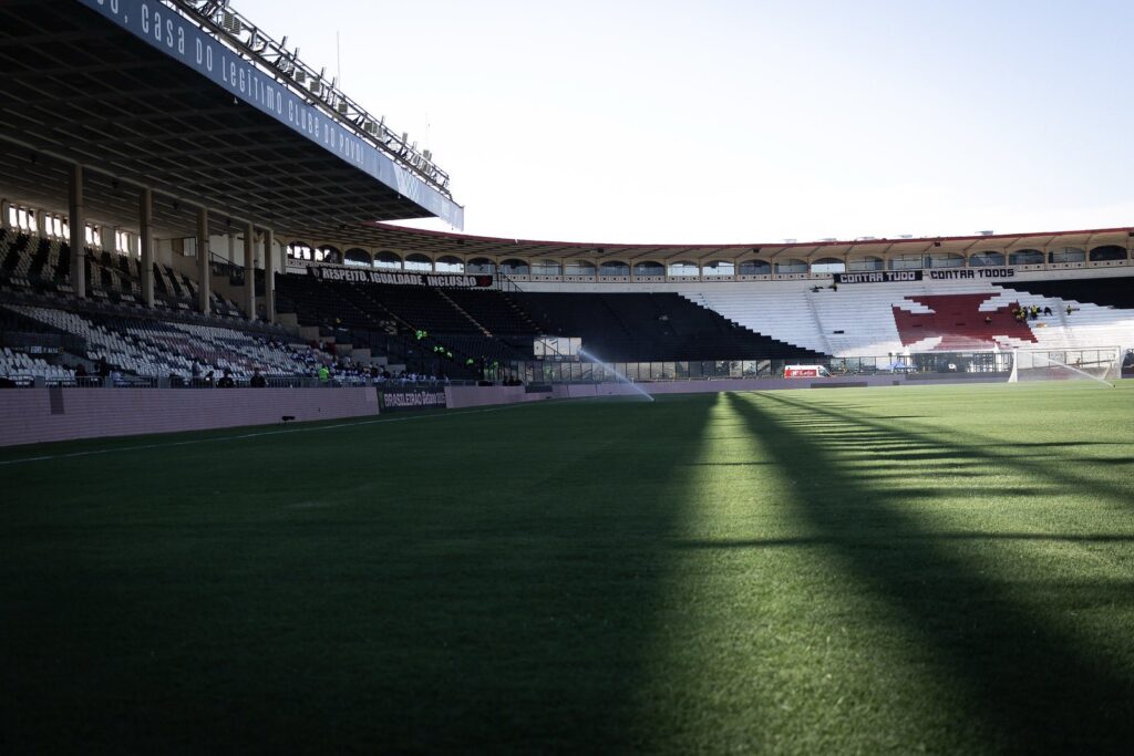 fotos-mostram-as-condicoes-do-gramado-de-sao-januario