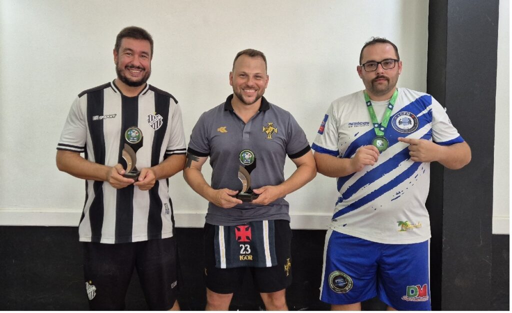 futmesa:-igor-quintaes-e-campeao-do-torneio-rio-minas-de-bola-12-toques