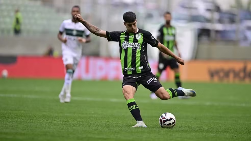 fb-tv:-como-joga-paulinho,-lateral-que-fechou-um-pre-contrato-com-o-vasco