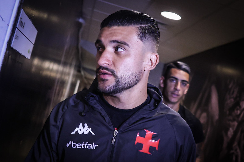clube-da-serie-b-tem-negociacao-avancada-por-victor-luis