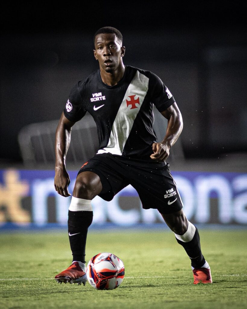 cuesta,-lucas-freitas-e-victor-luis-nao-devem-ser-relacionados-para-vasco-x-botafogo