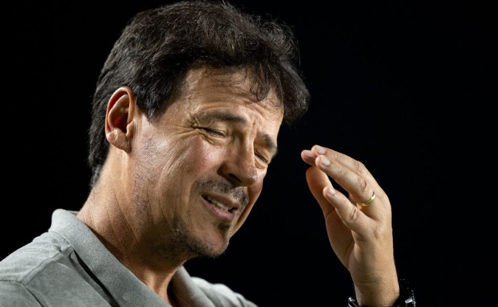 fernando-diniz-descarta-sair-por-conta-da-pressao-no-vasco:-“nunca-pedi-demissao-na-minha-carreira”