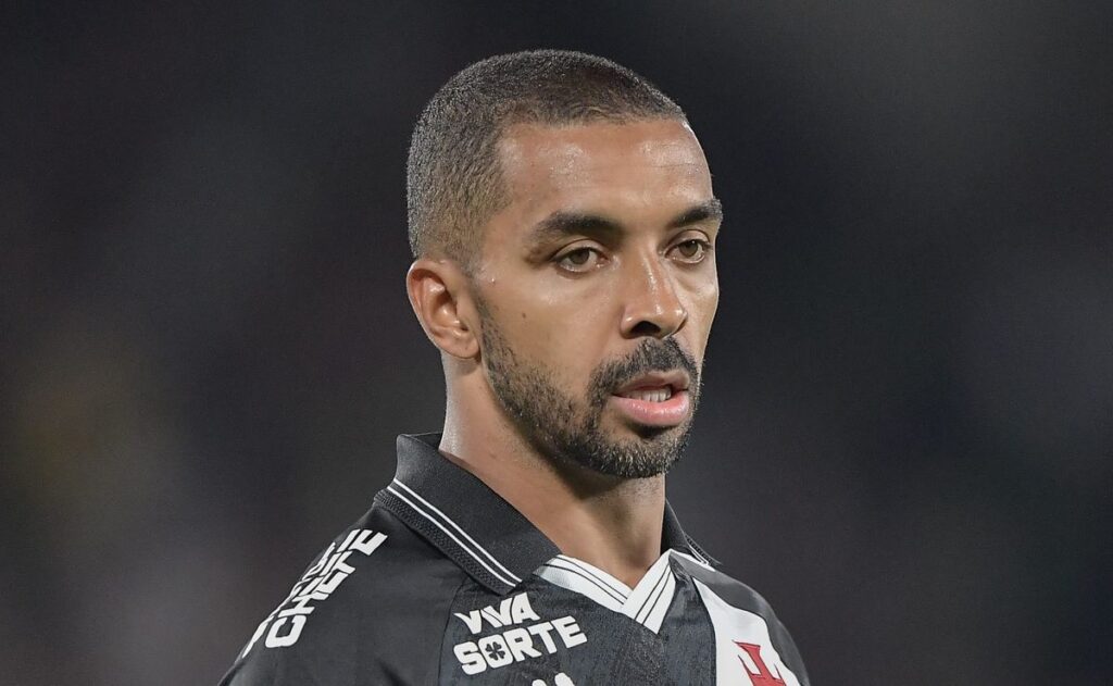 vasco-define-valor-alto-para-vender-paulo-henrique-e-so-libera-lateral-por-10-milhoes-de-euros