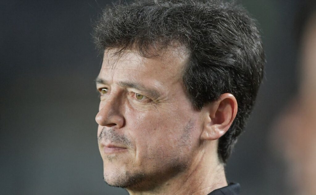 vasco-perde-forca-em-sao-januario-com-fernando-diniz-e-mantem-aproveitamento-preocupante