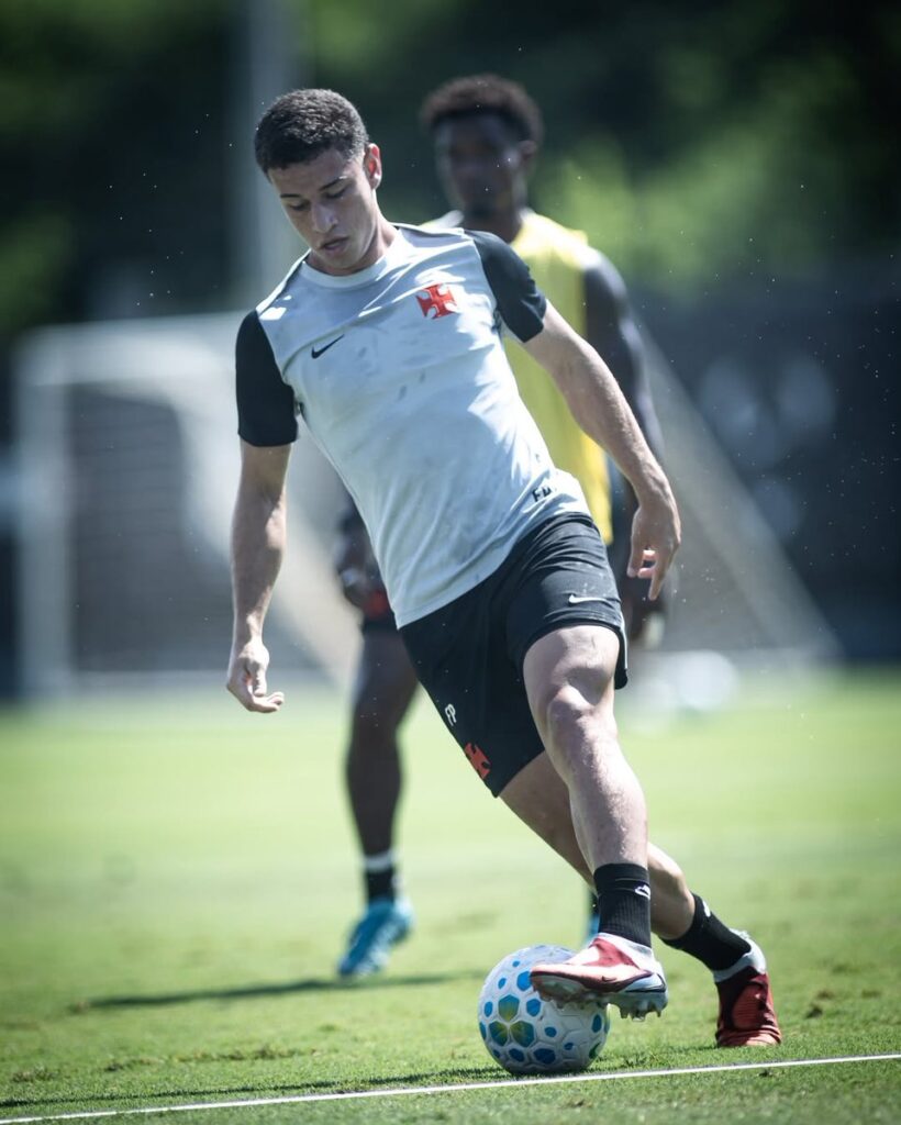 bruno-lopes-segue-treinando-com-o-elenco-profissional-do-vasco