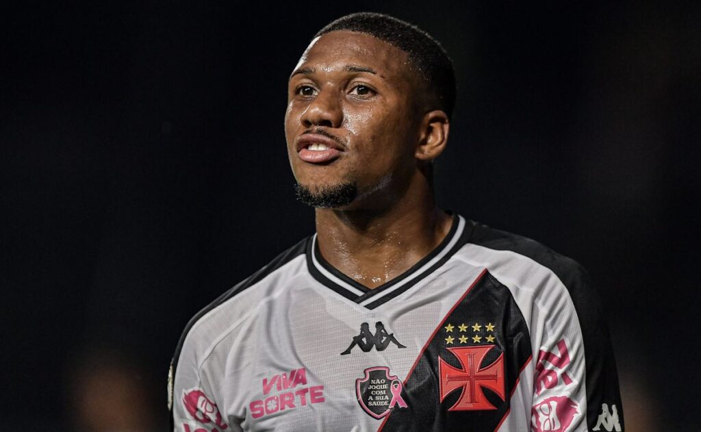 golaco-de-leandrinho-atuando-pelo-al-sharjah-repercute-entre-torcedores-do-vasco