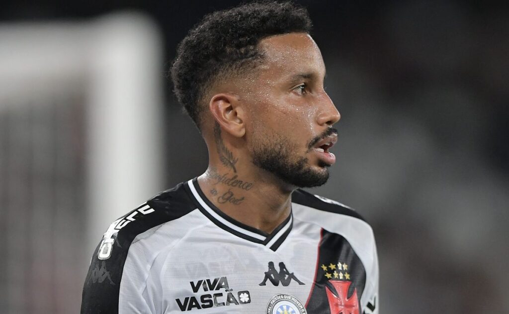 renato-gaucho-se-empolga-com-jair-e-aguarda-recuperacao-do-meio-campista-do-vasco