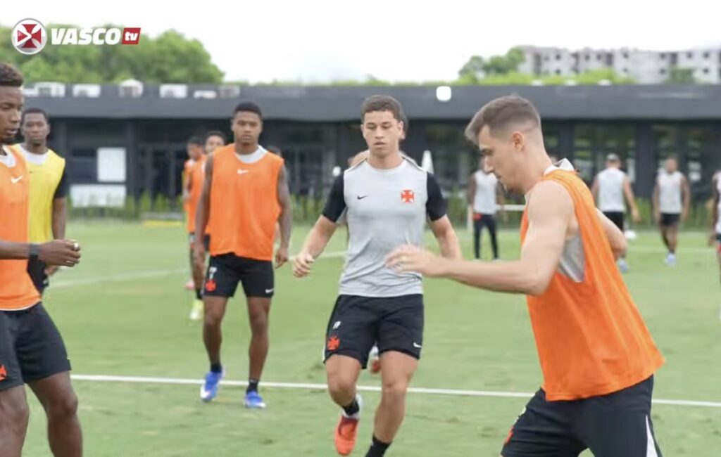 breno-lopes-segue-treinando-com-os-profissionais