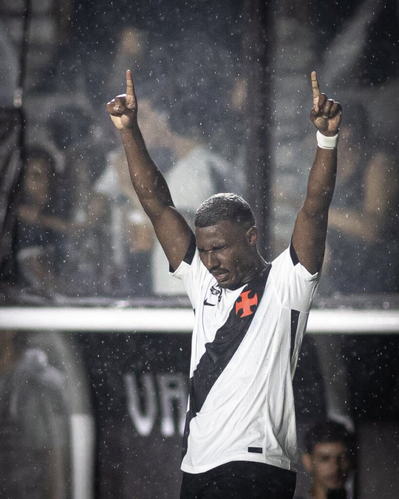 cuiabano-soma-1-assistencia-e-1-gol-sob-o-comando-de-renato-gaucho-com-a-camisa-do-vasco