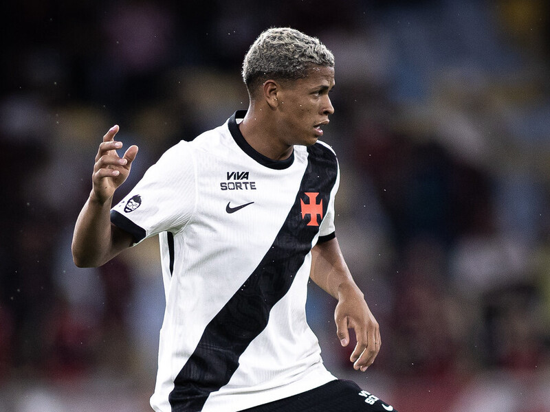 barros-tem-3-cartoes-amarelos-e-2-vermelhos-em-13-jogos-pelo-vasco