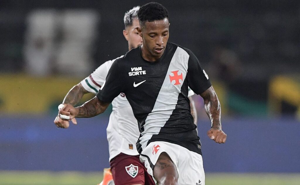 renato-gaucho-conversa-com-tche-tche-e-jogador-volta-a-ganhar-espaco-no-vasco