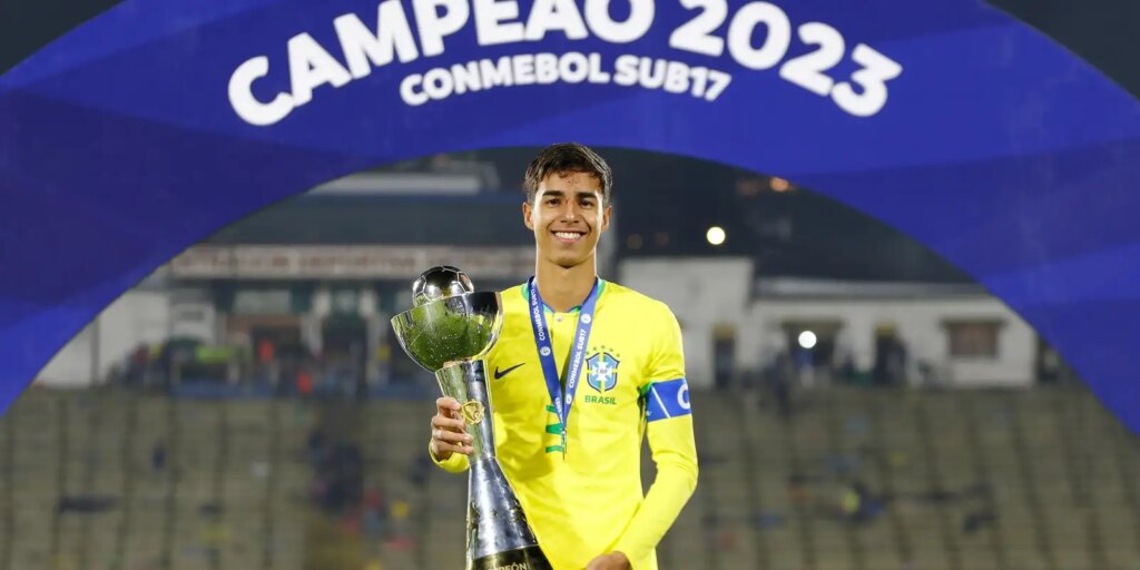 carlo-ancelotti-convoca-o-zagueiro-vitor-reis,-do-girona
