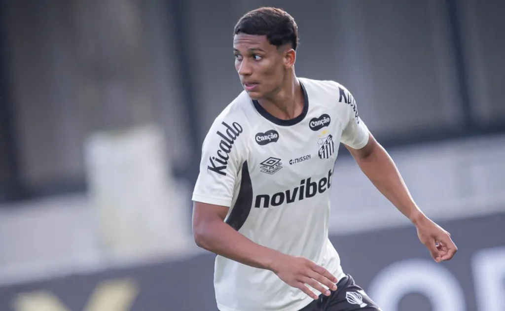 rafael-gonzaga-ganha-espaco-apos-lesao-e-deve-ter-chance-no-santos-com-cuca