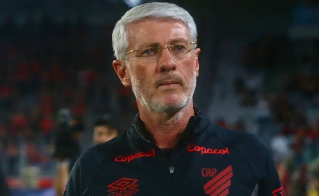 odair-hellmann-valoriza-desempenho-tatico-do-athletico-pr-em-goleada-contra-o-botafogo