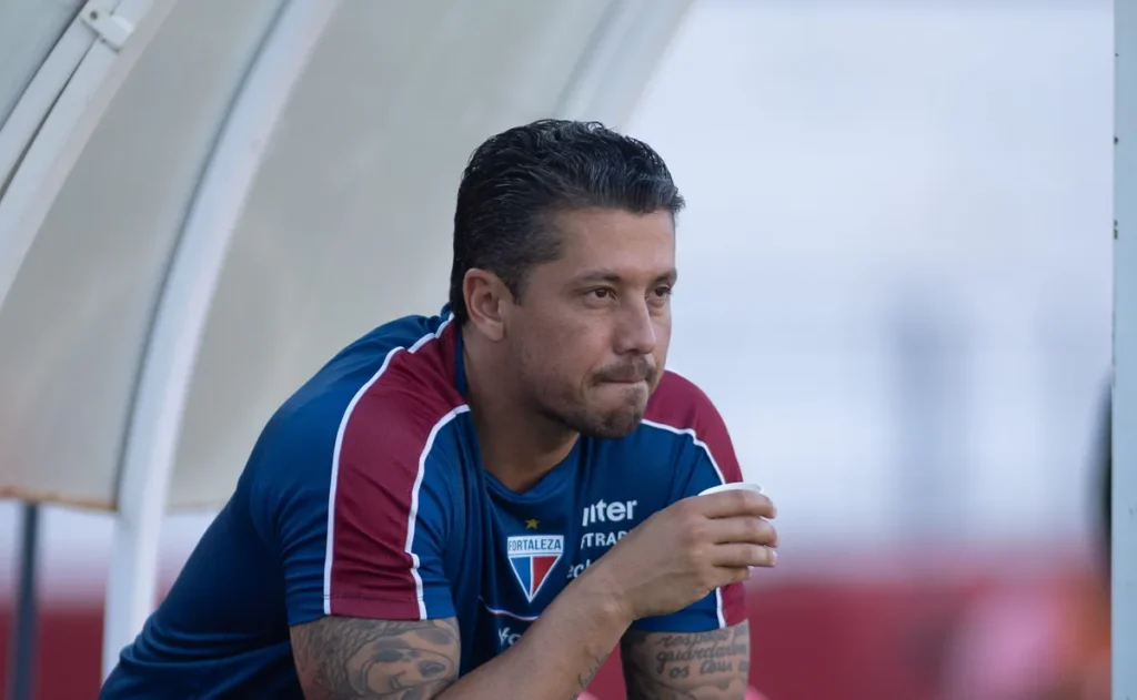 thiago-carpini-e-eduardo-barros,-do-cuiaba,-protagonizam-cenas-lamentaveis-na-serie-b