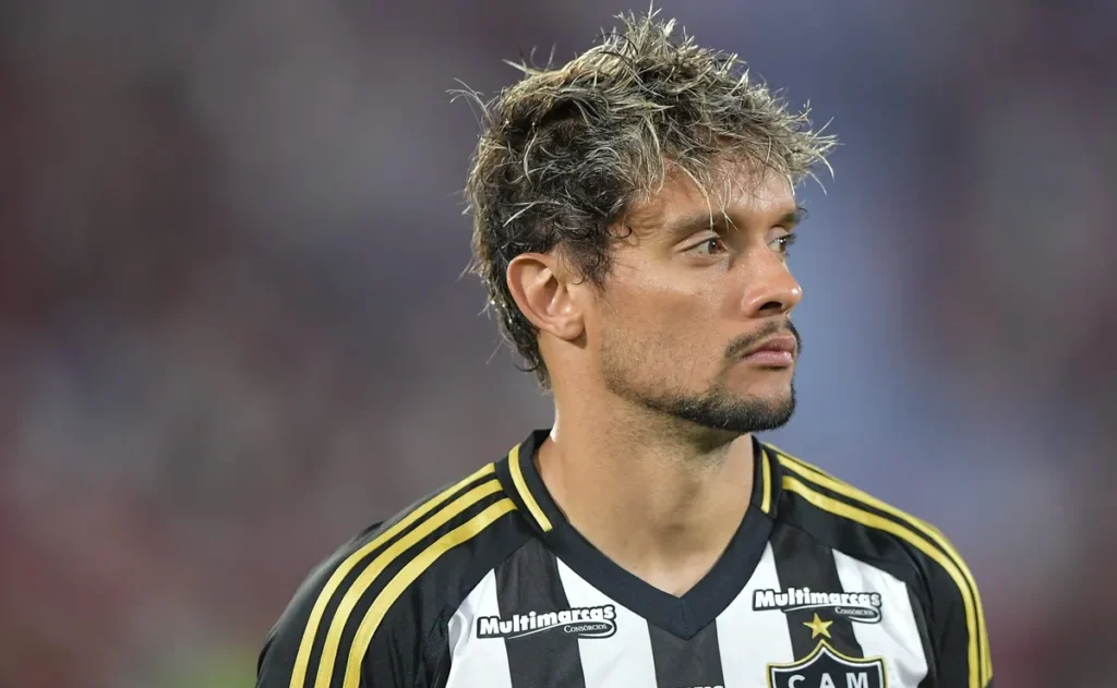torcida-do-atletico-mg-aprova-troca-de-gustavo-scarpa-com-rollheiser,-do-santos