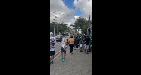 torcedores-de-vasco-e-coritiba-confraternizam-antes-do-jogo-desta-4a-feira