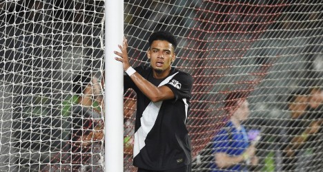 brenner-machuca-joelho,-deixa-o-estadio-com-dores-e-preocupa-o-vasco