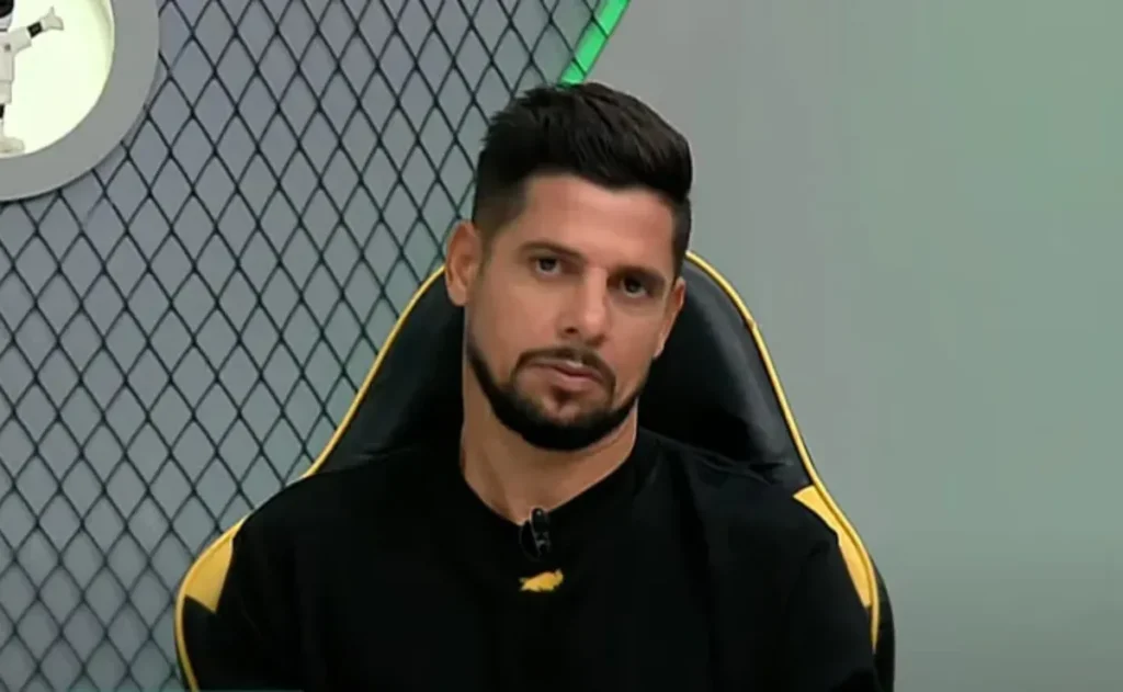 cicinho-da-palpite-polemico-e-crava-tropeco-do-corinthians-contra-o-internacional-em-itaquera