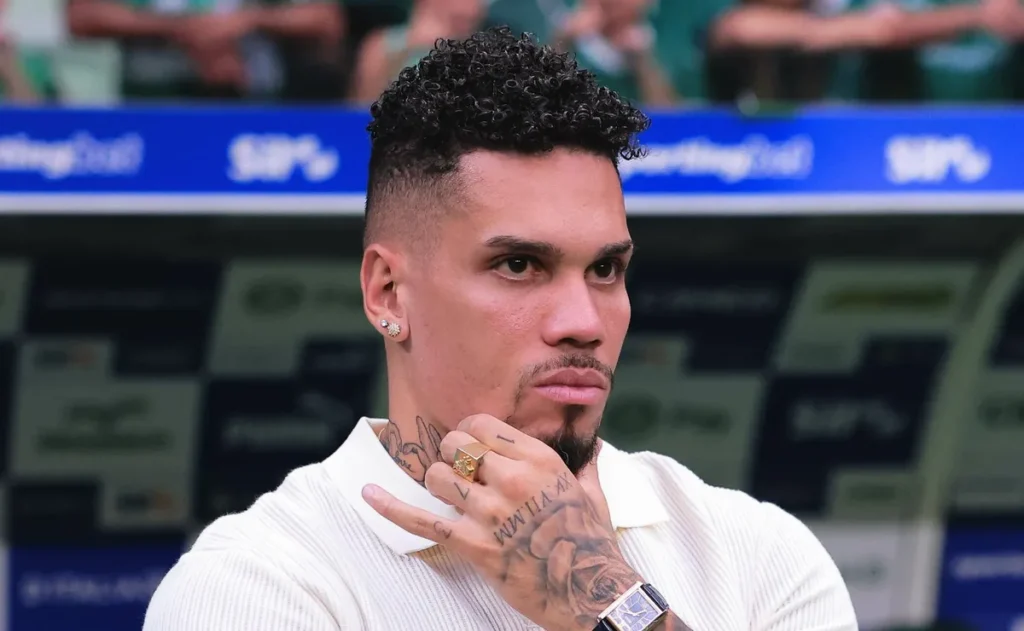 paulinho-viaja-com-a-delegacao-do-palmeiras-para-a-bahia-e-rumores-sobre-retorno-aumentam