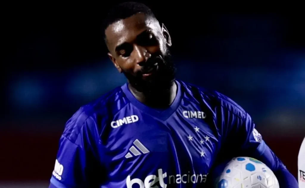 ex-flamengo,-gerson-comeca-a-ser-cobrado-apos-atuacao-ruim-pelo-cruzeiro:-“vai-jogar-bola-quando?”