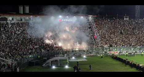 video-mostra-sinalizadores-na-torcida-do-vasco-durante-o-jogo-contra-o-botafogo