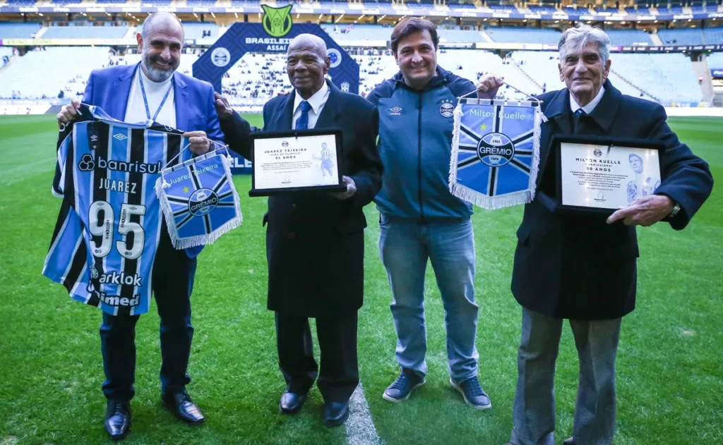 morre-o-ex-atacante-juarez-tanque,-um-dos-maiores-idolos-da-historia-do-gremio,-aos-97-anos