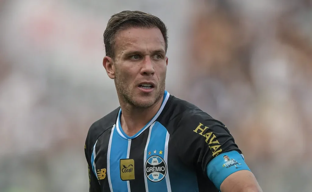 arthur-tem-negociacoes-avancadas-com-o-como-ita-e-pode-deixar-o-gremio,-revela-jornalista