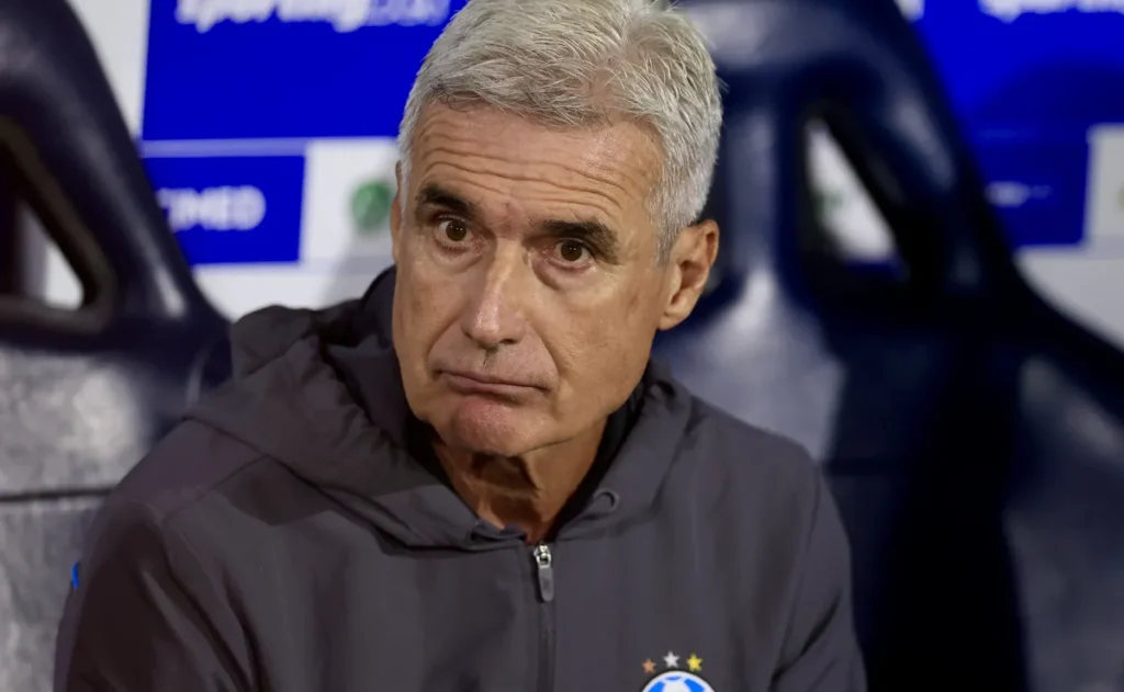 gremio-nao-cogita-demissao-de-luis-castro-e-acredita-fielmente-na-evolucao-do-trabalho