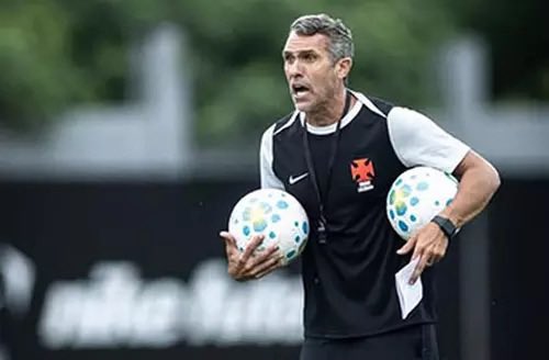 bruno-lazaroni-ja-comunicou-ao-vasco-que-vai-se-transferir-para-o-corinthians-de-fernando-diniz