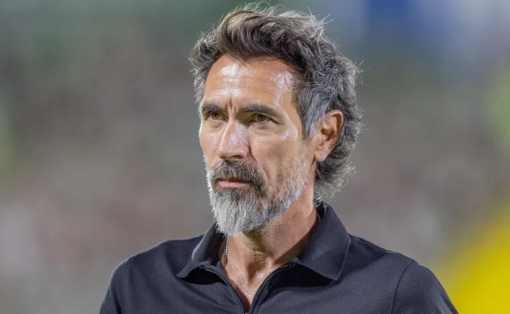 eduardo-dominguez-opta-por-time-alternativo-e-atletico-mg-perde-na-estreia-da-sul-americana