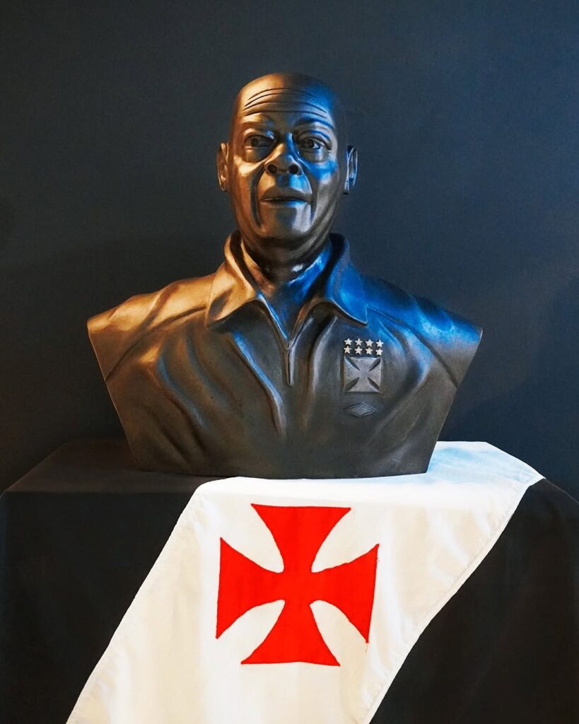 veja-mais-fotos-da-inauguracao-do-busto-do-pai-santana-no-museu-vasco-da-gama
