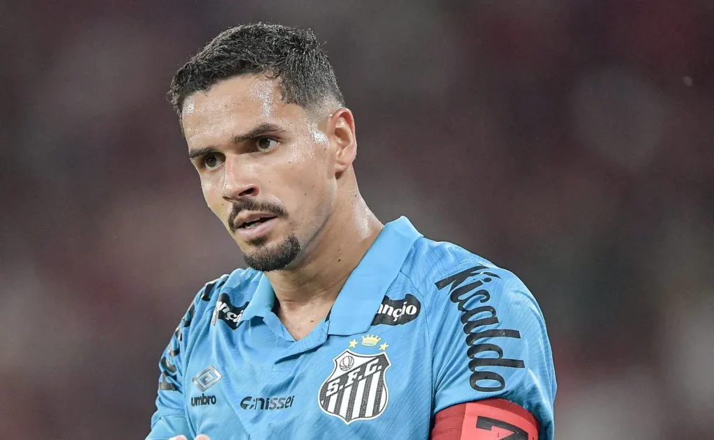 lucas-verissimo-entra-em-cena-no-santos-e-usa-papel-de-lideranca-no-vestiario