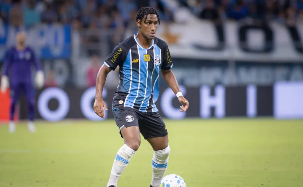 luis-castro-banca-tete-no-gremio-apos-gre-nal,-cobra-reacao-e-mantem-confianca-no-atacante