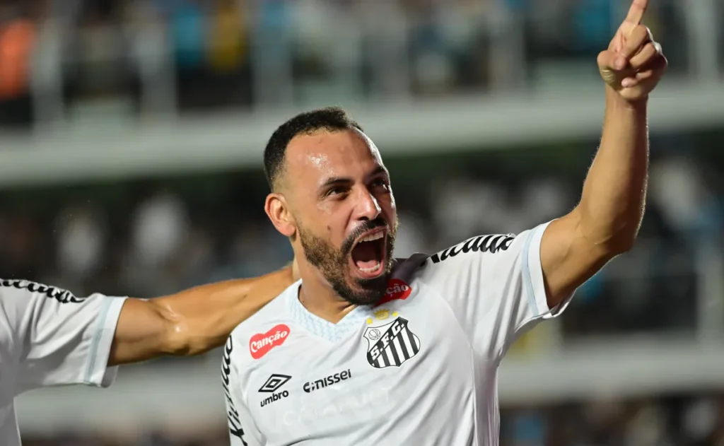 notas-do-santos:-moises-e-eleito-o-melhor-em-campo-contra-o-atletico-mg-no-brasileirao