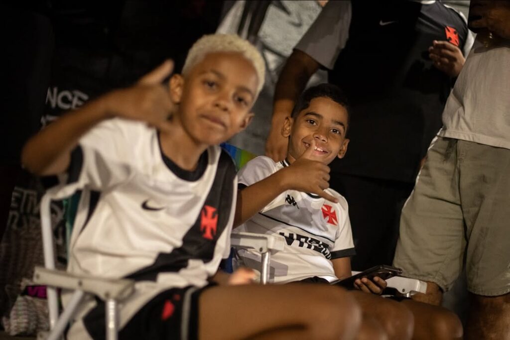 vasco-posta-fotos-de-torcedores-nos-arredores-de-sao-januario;-veja