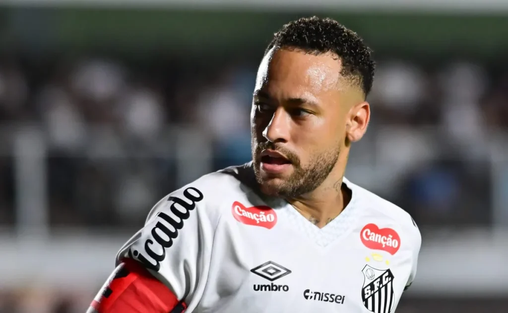 neymar-discute-com-torcedores-apos-vexame-do-santos-na-vila-belmiro:-“eu-sou-mimado?”