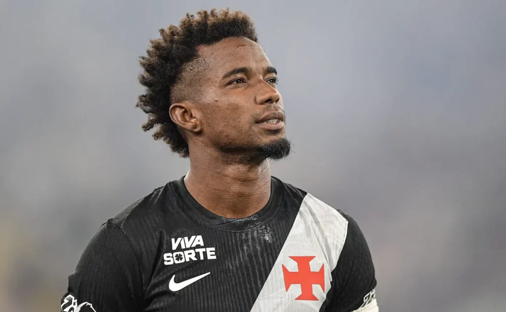 thiago-mendes-se-revolta-com-o-arbitro-apos-derrota-do-vasco:-“inadmissivel-como-apitou”