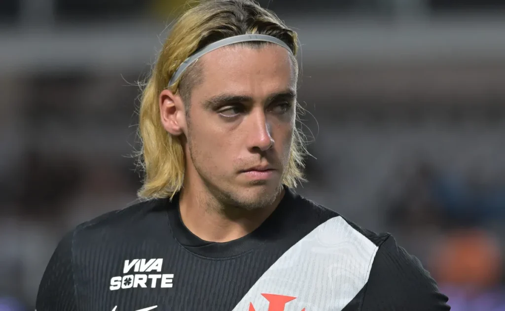 spinelli-contraria-renato-gaucho-e-minimiza-arbitragem-em-derrota-do-vasco:-“nao-interferiu-muito”