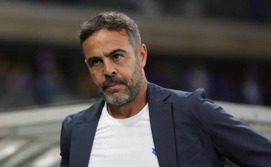 artur-jorge-detalha-problema-na-defesa-do-cruzeiro:-“nao-posso-fugir-dessa-questao”