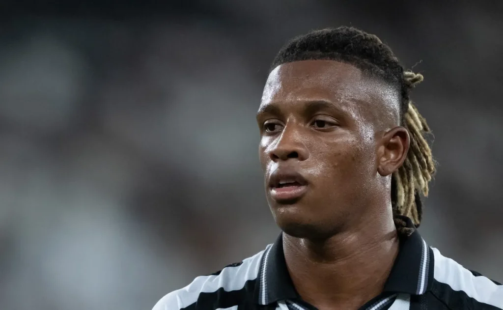 flamengo-ve-botafogo-dificultar-venda-de-danilo-e-rival-pede-r$-235-milhoes-para-abrir-conversas