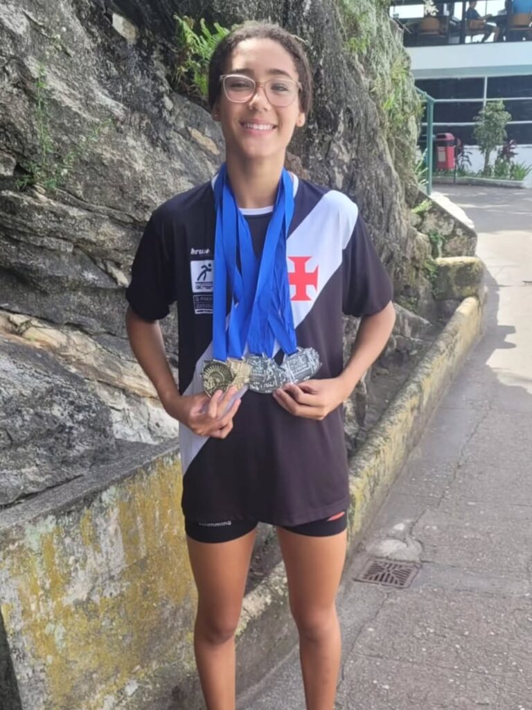 natacao:-milena-ferrari-conquista-4-medalhas-na-2a-etapa-do-circuito-celebridades