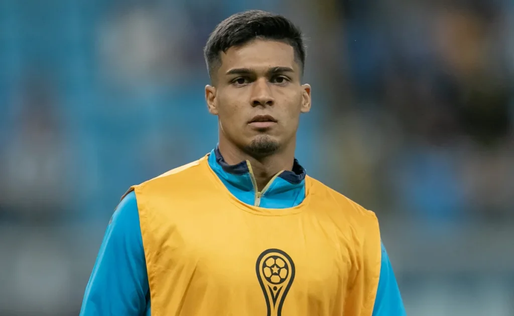 gremio-aguarda-para-negociar-arezo,-mas-penarol-trata-com-cautela-acordo-em-definitivo