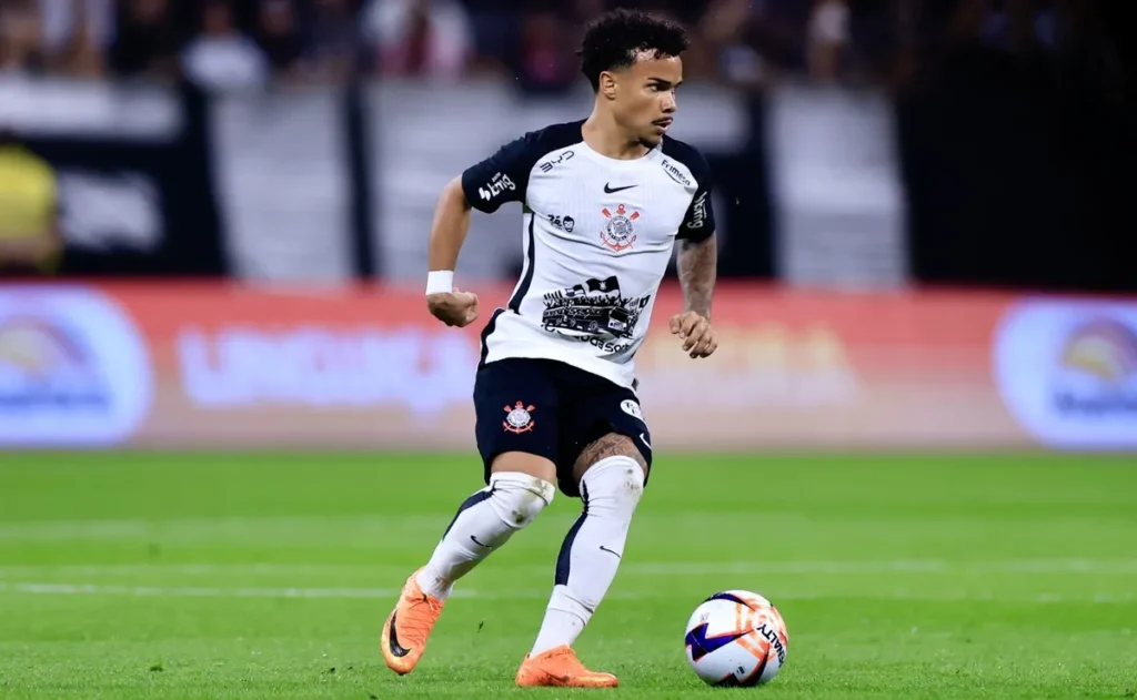 kaio-cesar-agrada-fernando-diniz-e-tem-chance-de-consolidacao-diante-do-vitoria