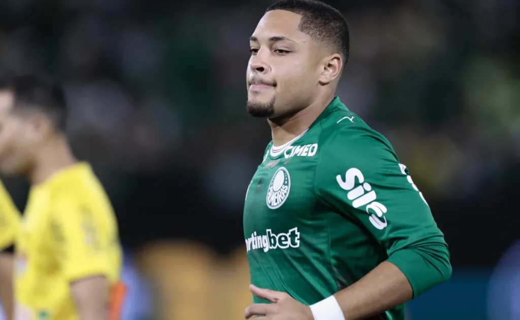 escalacao-do-palmeiras:-vitor-roque-e-duvida,-e-sosa-pode-ser-titular-contra-o-athletico-pr